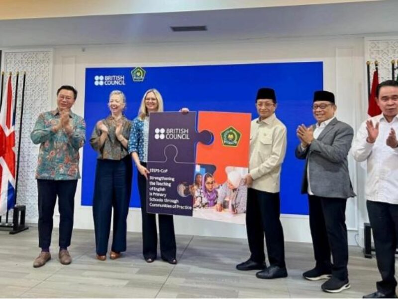 (ki-ka) Summer Xia, Country Director Indonesia dan Director Southeast Asia British Council, Fiona Ritchie, Wakil Duta Besar Inggris untuk Indonesia, Kate Joyce, Direktur Asia Pasifik, British Council, Prof. Dr. KH. Nasaruddin Umar, M.A. Menteri Agama RI, Prof. Dr. Phil. Kamaruddin Amin — Sekretaris Jenderal Kementerian Agama RI dan Dr. Fesal Musaad, M.Pd. — Direktur Guru dan Tenaga Kependidikan Madrasah Kemenag RI.