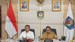 rapat koordinasi percepatan rehabilitasi dan rekonstruksi pascabencana Sumatera di Kantor Pusat Kementerian Dalam Negeri, Jakarta, Senin (26/10/2026). Foto: humas/peluangnews