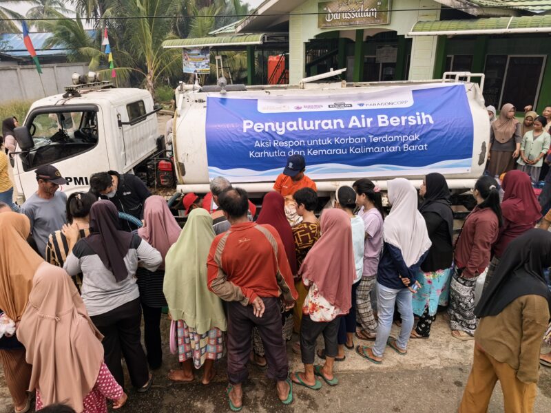 Bantuan Paragon Kahf untuk korban terdampak karhutla. Foto: paragonkahf/peluangnews