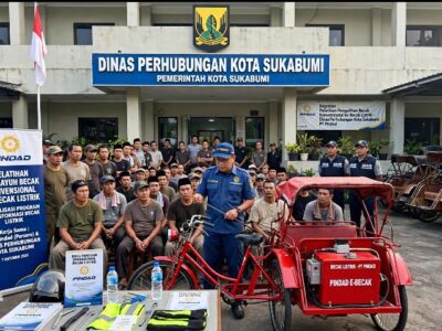 40 Pengayuh Becak di Sukabumi  Pelatihan Becak Listrik Pindad Bantuan Prabowo